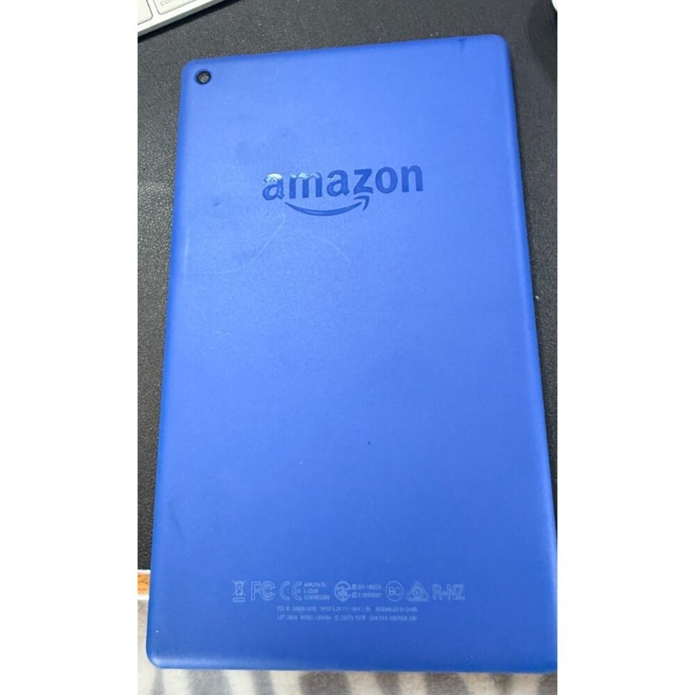Amazon Fire HD 8 (8th Generation) 16 GB, Wi-Fi,Marine Blue w/ show mode dock - Picture 2 of 5